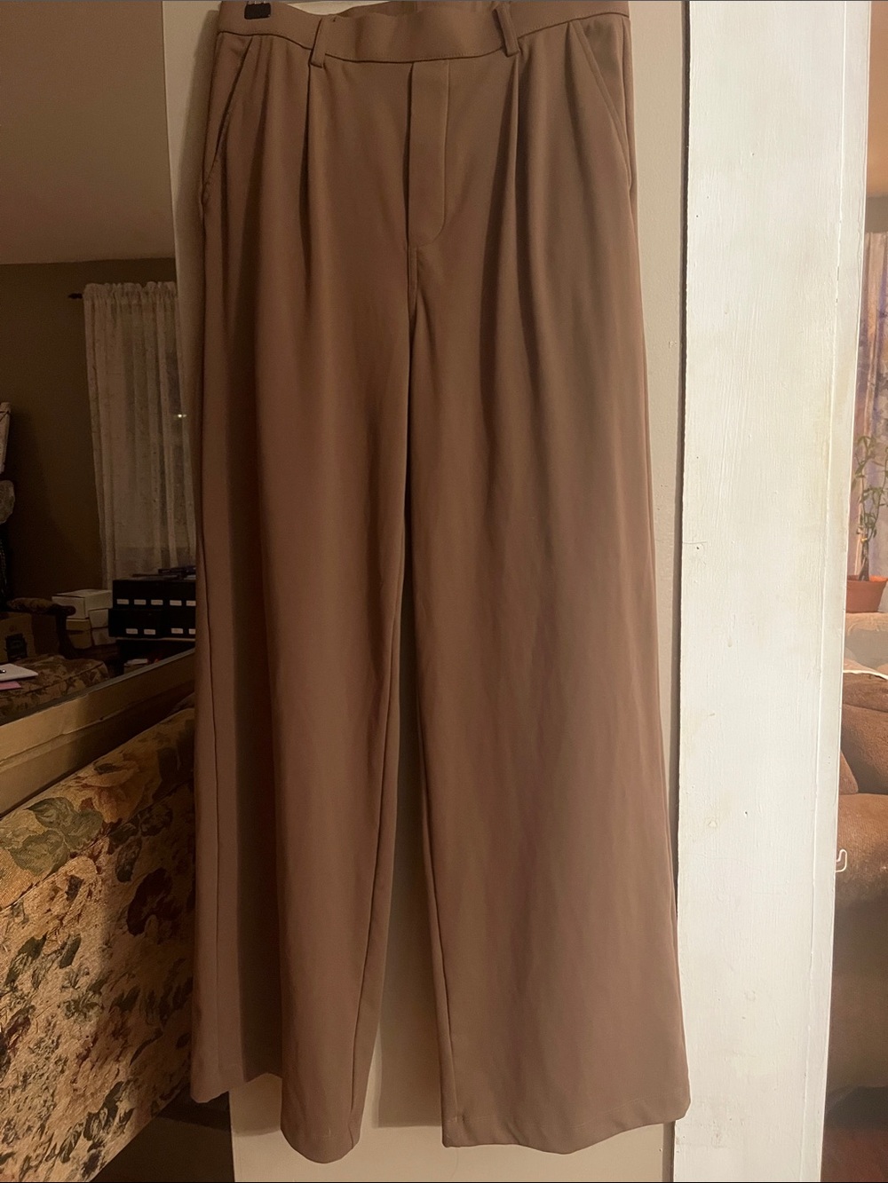 HALARA Wide-Leg Trousers in Brown